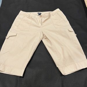 Ladies golf shorts/capris.